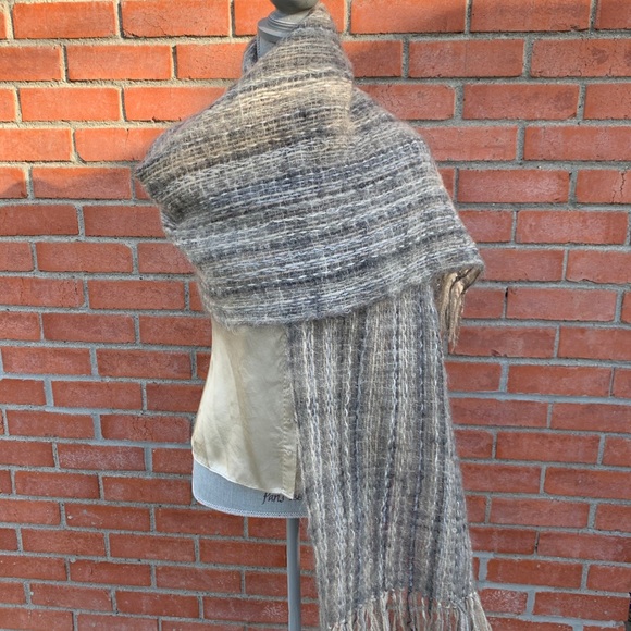 Large pure wool shawl - Picture 5 of 10